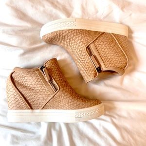 Women’s tan snakeskin boots